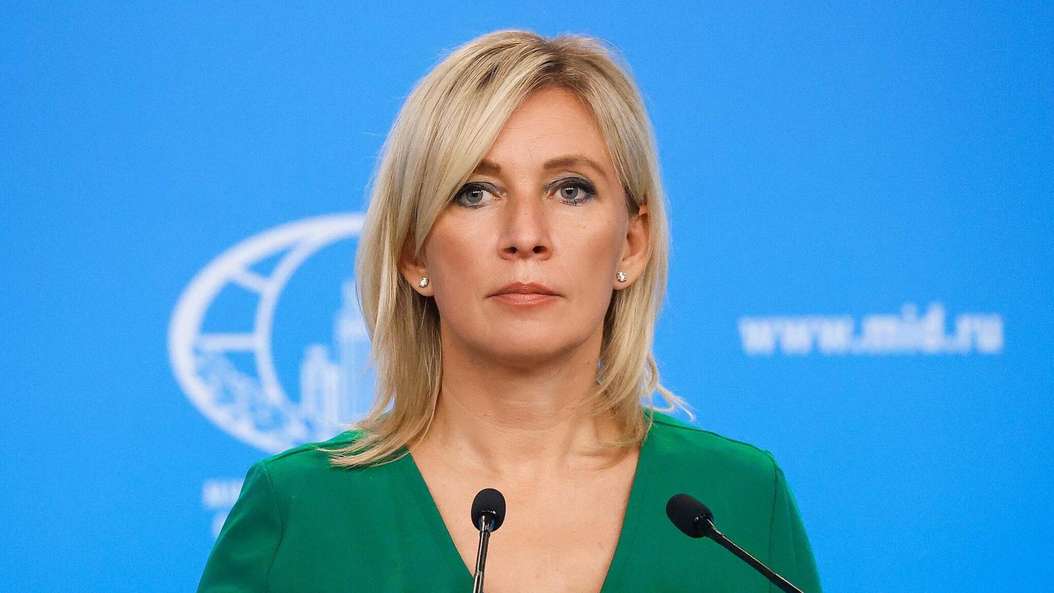Захарова назвала "бесчеловечной" отмену шенгена для жителей Крыма