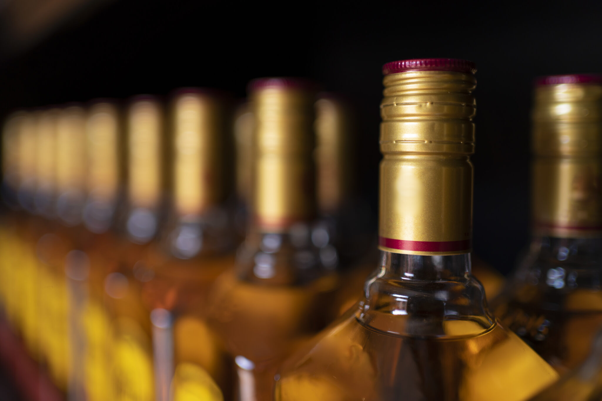 В июне крымские полицейские изъяли 2000 литров нелегального алкоголя