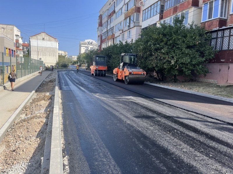 В Севастополе ремонтируют дорогу к детсаду «Акварель»