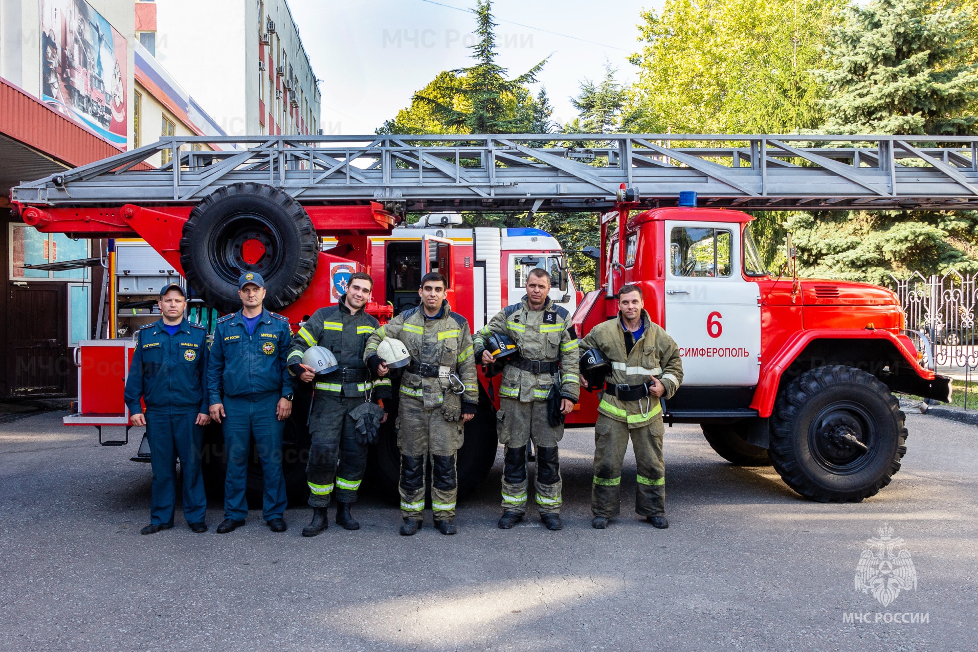 Симферопольские огнеборцы спасли 8 человек из горящей девятиэтажки