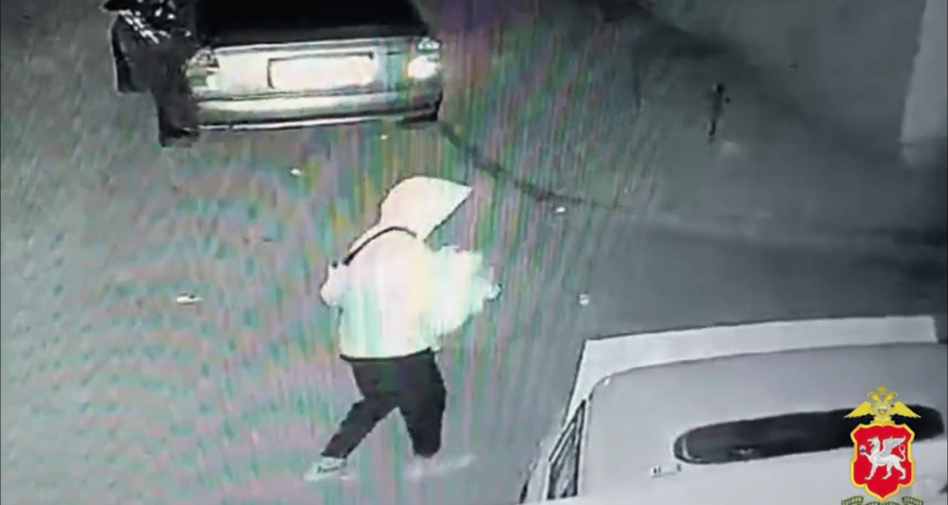 В Саках молодой человек ограбил незапертую машину