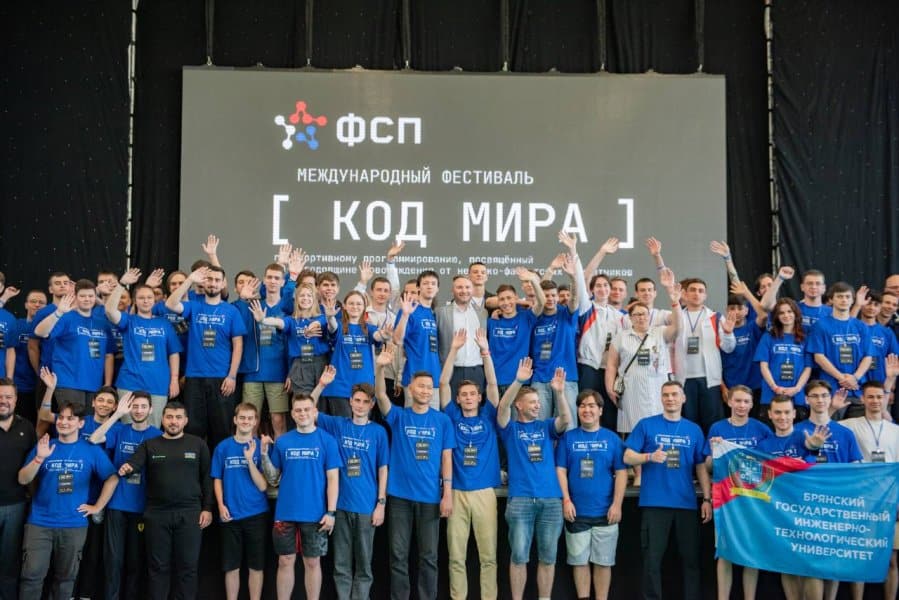 В Севастополе стартовали соревнования по спортивному программированию «Код мира»